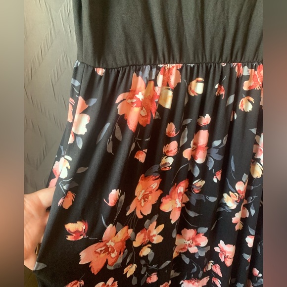 White Birch: Black floral maxi dress, size 1X with POCKETS 😍!! - Picture 3 of 4